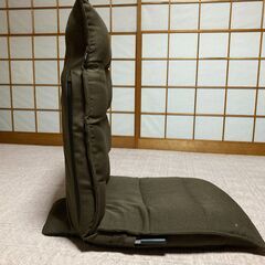 カインズの座椅子　ブラウン布生地　無段階角度調整できます　ヘッドレストも角度調整できますの画像