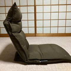 カインズの座椅子　ブラウン布生地　無段階角度調整できます　ヘッドレストも角度調整できますの画像