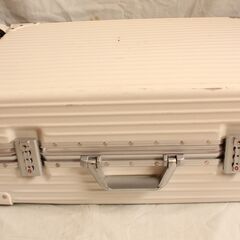 大型　白いスーツケース　4泊5日程度の画像