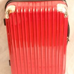 赤色　中型　スーツケース　3泊4日程度