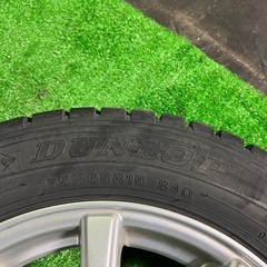 スタッドレスタイヤ　アルミ付き　175/65R15　アクアなど　ダンロップの画像