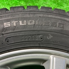 スタッドレスタイヤ　アルミ付き　175/65R15　アクアなど　ダンロップの画像