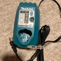 ♦︎充電不良　ジャンク品扱い♦︎マキタ　掃除機　の画像