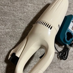 ♦︎充電不良　ジャンク品扱い♦︎マキタ　掃除機　の画像