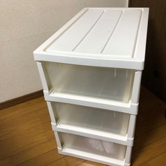 三段の半透明な収納ケース(計3つあります)の画像
