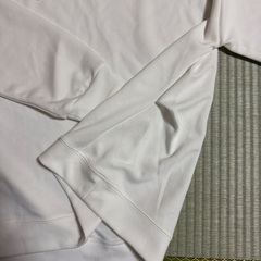 白のトレーナーの画像