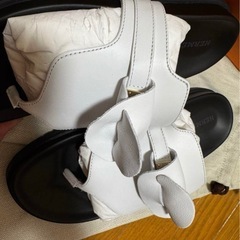 HERMES ホワイトレザーサンダル　アンピールの画像