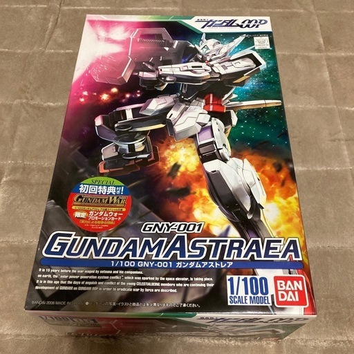 バンダイ1/100スケールGNY-001ガンダムアストレア初回特典付きパッケージ