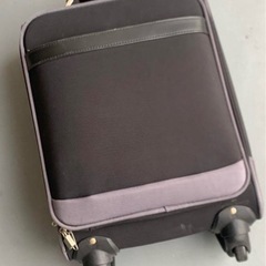キャリーケース　黒