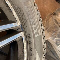 メルセデス・ベンツ アルミホイール AMG 19インチ スタッドレス 付きピレリ PIRELLI 245/45R19 1シーズンのみ使用の画像