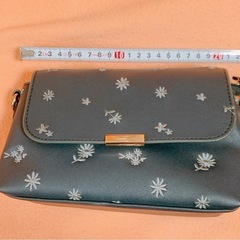 ショルダーバッグ　花柄　ネイビーの画像