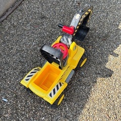 庭遊び用　ショベルカーの乗り物の画像