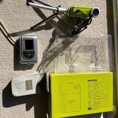 カメラ２種セット　レトロデジタルカメラ３００万程度画素の画像
