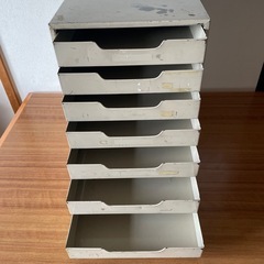 古くて味のある書類入れの画像