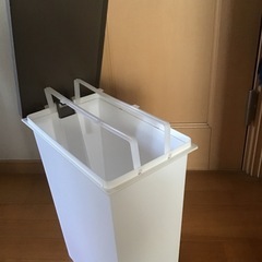 ゴミ箱の画像