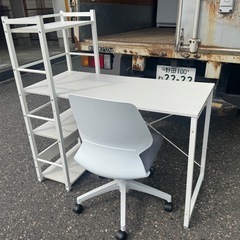 可愛いいホワイト　デスクチェアセット