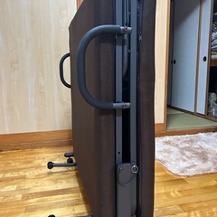 ダブルベッド早めに引き取れる方いませんか?
