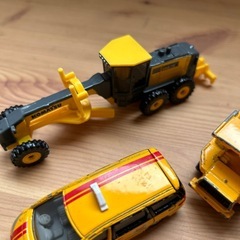 トミカ4台とミニカーの画像