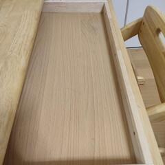 子ども用デスクとキッズチェアセットの画像