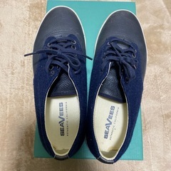 SEAVEESネイビースニーカーの画像
