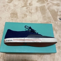 SEAVEESネイビースニーカーの画像