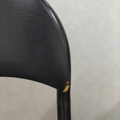 黒いパイプ椅子の画像