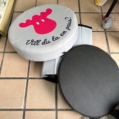 モズ丸型折たたみスツールの画像