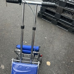 コンパクトタイプ手押し車の画像