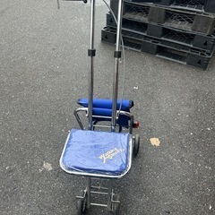 コンパクトタイプ手押し車の画像