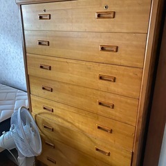 たくさん家族の洋服が入るタンスになります