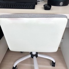 デスクとチェアー差し上げます！
の画像