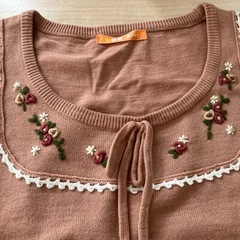 値下げ‼️【1着640円】花柄刺繍　薄手ニット　ピンク、クリームの画像