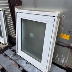 【完売】ガレージ　DIY 物置 樹脂サッシ　外開き窓 くもりガラス窓 A2の画像