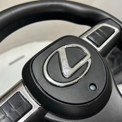 お子様が乗れる電動カー/レクサスの画像