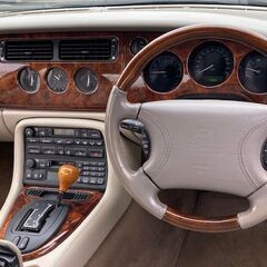 ジャガーＸＫ８クラシック　８万ｋｍ　ジャガー専門店で整備済み　タイヤほぼ新品の画像