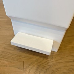 ニトリ　ゴミ箱　棚下でも使えるペダルペール　の画像