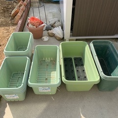 菜園用・花用プランター多数の画像