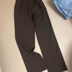 ZARAツータックスラックスダークブラウン ブラック