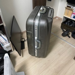 【取引中受付停止】大きいスーツケース