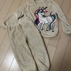 H &M ふわふわセットアップの画像