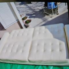 ホワイトレザー調ソファーベットの画像