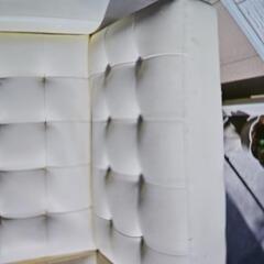 ホワイトレザー調ソファーベットの画像
