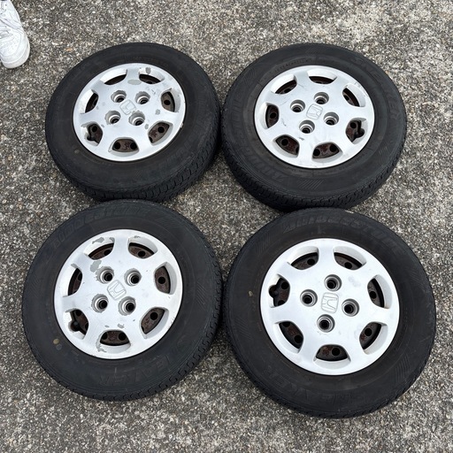 ブリジストン SNEAKER 2020年製145/80R12 PCD100 4穴