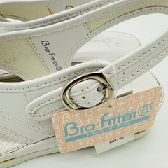 【新品未使用】ナースサンダル ホワイト スリングバックサンダルの画像