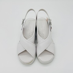 【新品未使用】ナースサンダル ホワイト スリングバックサンダルの画像