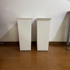 大きめのダストボックス（ゴミ箱）2つの画像