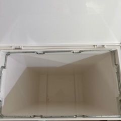 大きめのダストボックス（ゴミ箱）2つの画像