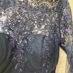 Chi Chi London チチロンドン ネイビー刺繍レースドレス結婚式の画像