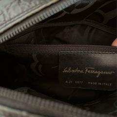 フェラガモ　ショルダーバッグ の画像