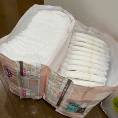 メリーズファーストプレミアム　パンツ　エアスルー　テープ
の画像